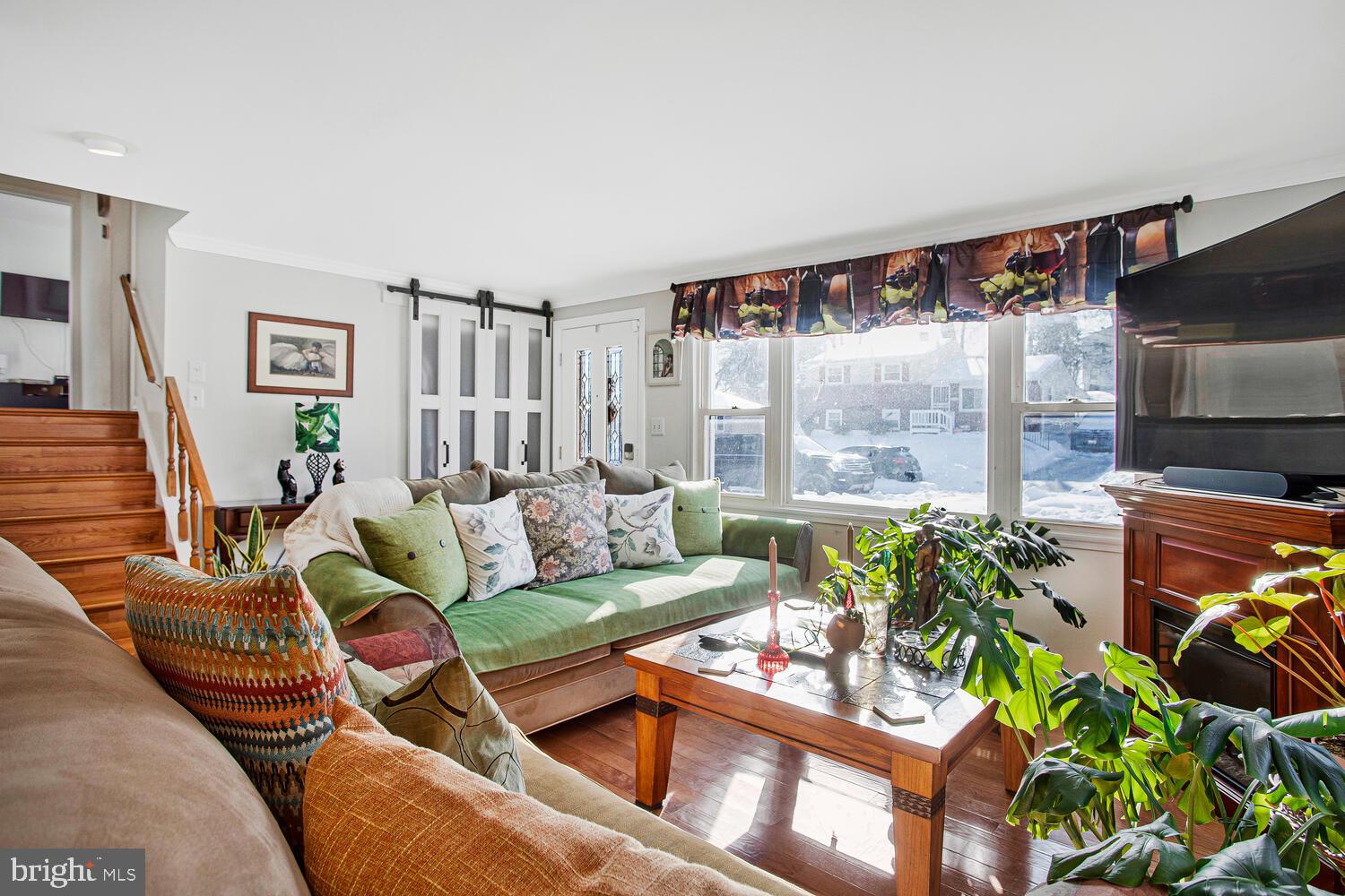 3814 VICTORIA AVENUE