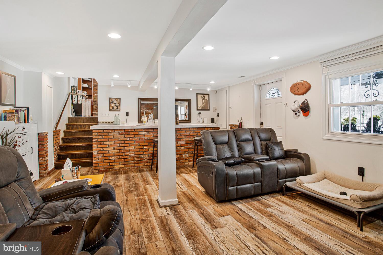 3814 VICTORIA AVENUE