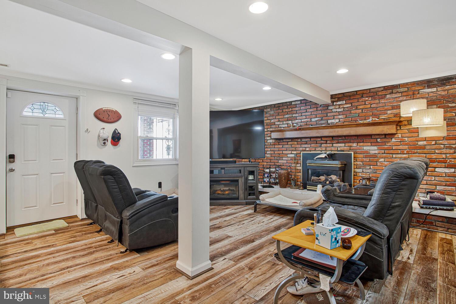 3814 VICTORIA AVENUE