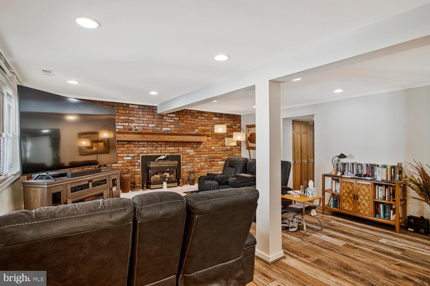 3814 VICTORIA AVENUE