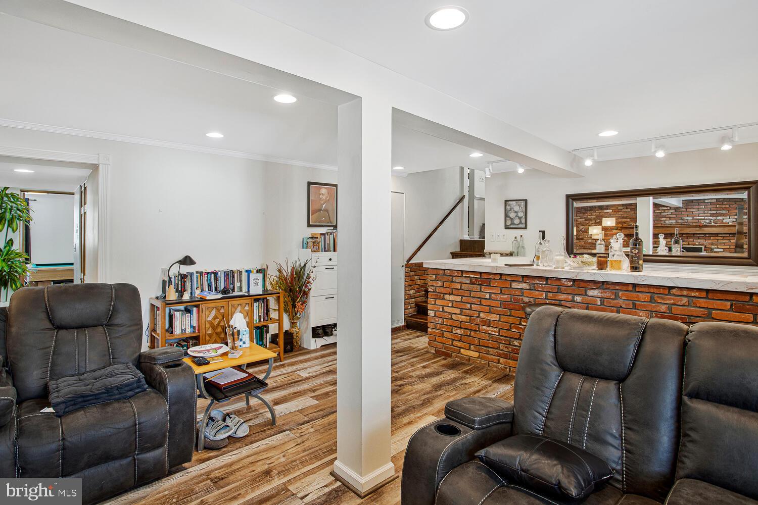 3814 VICTORIA AVENUE