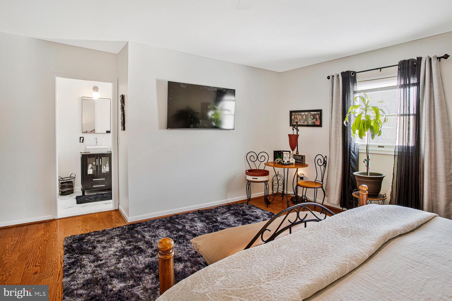 3814 VICTORIA AVENUE