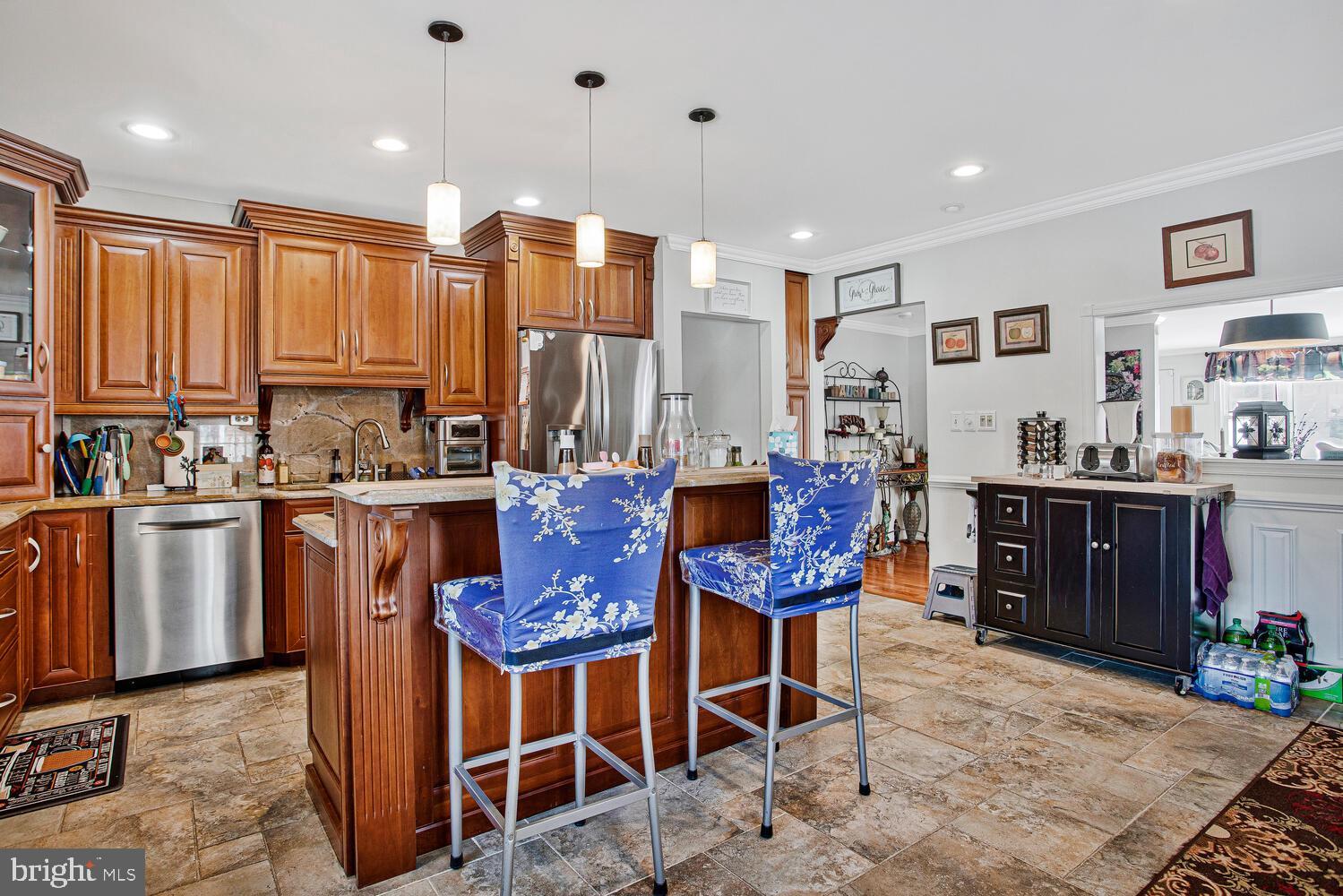 3814 VICTORIA AVENUE