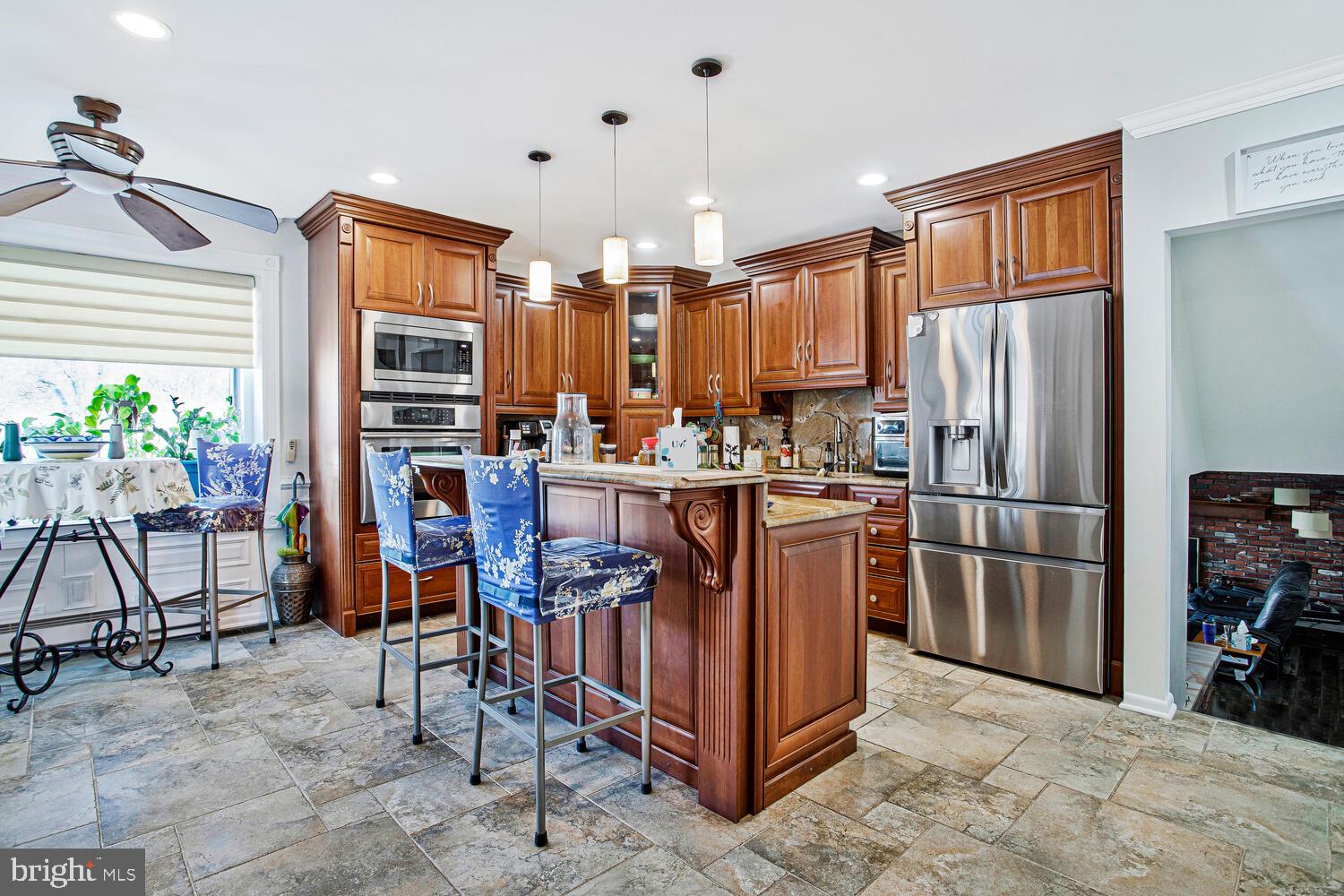 3814 VICTORIA AVENUE