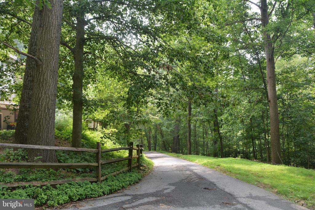 824 UPPER GLENCOE ROAD