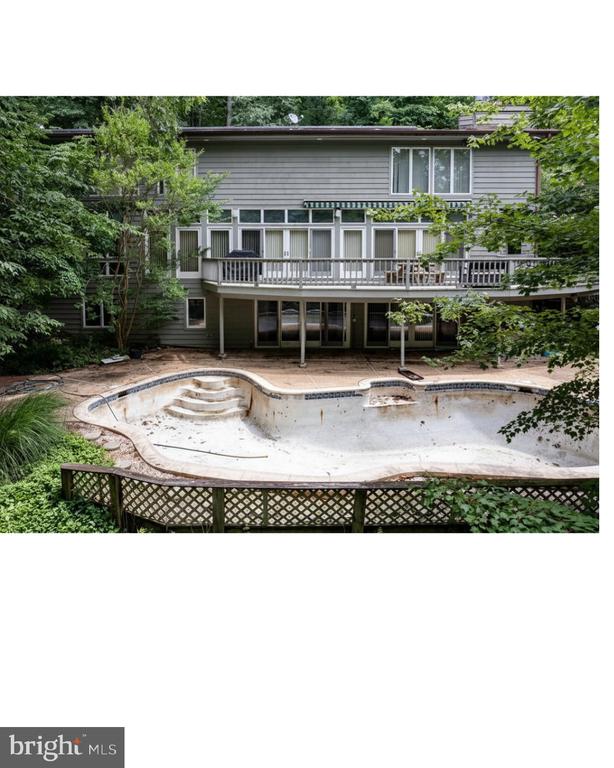 824 UPPER GLENCOE ROAD