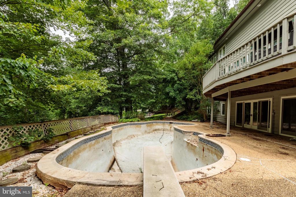 824 UPPER GLENCOE ROAD