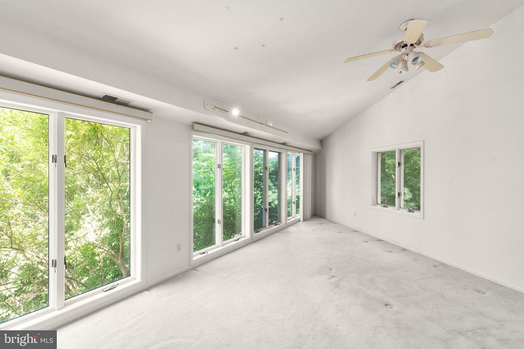 824 UPPER GLENCOE ROAD