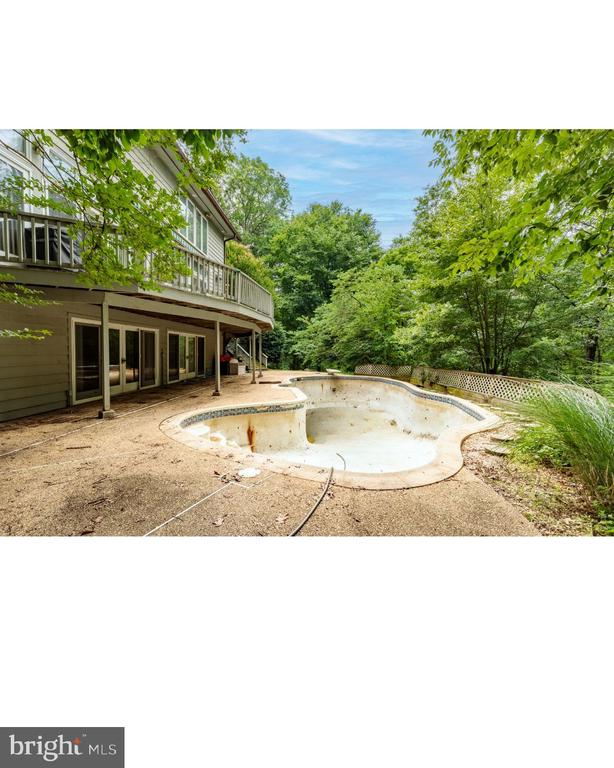 824 UPPER GLENCOE ROAD