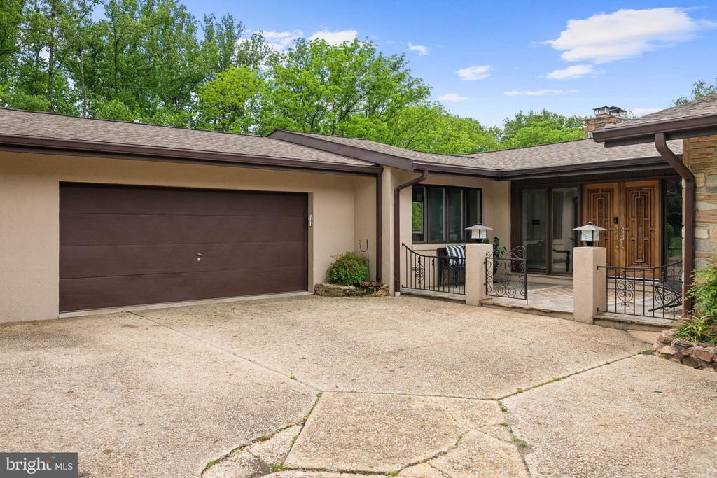 18 MANOR BROOK ROAD