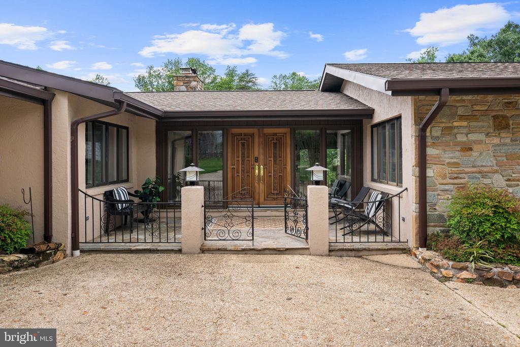 18 MANOR BROOK ROAD