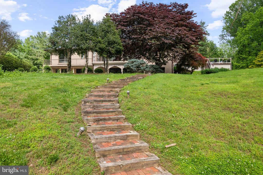 18 MANOR BROOK ROAD