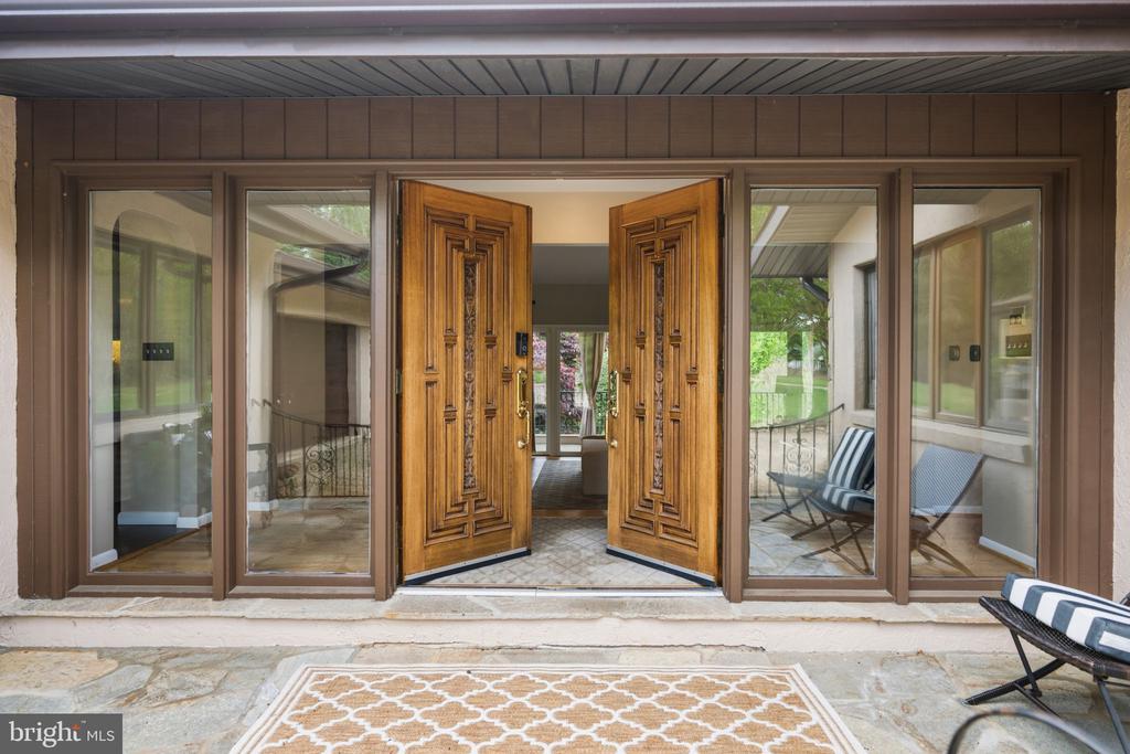 18 MANOR BROOK ROAD