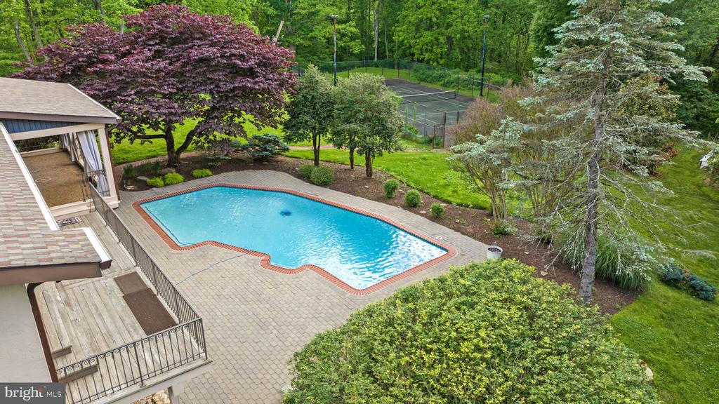 18 MANOR BROOK ROAD