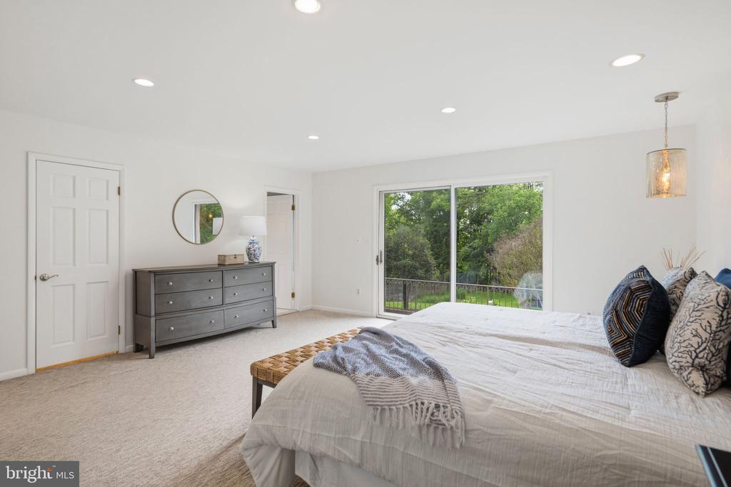 18 MANOR BROOK ROAD
