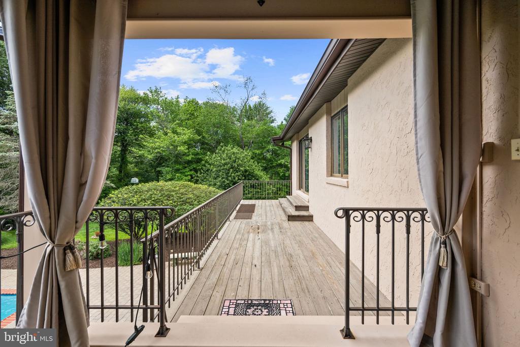 18 MANOR BROOK ROAD