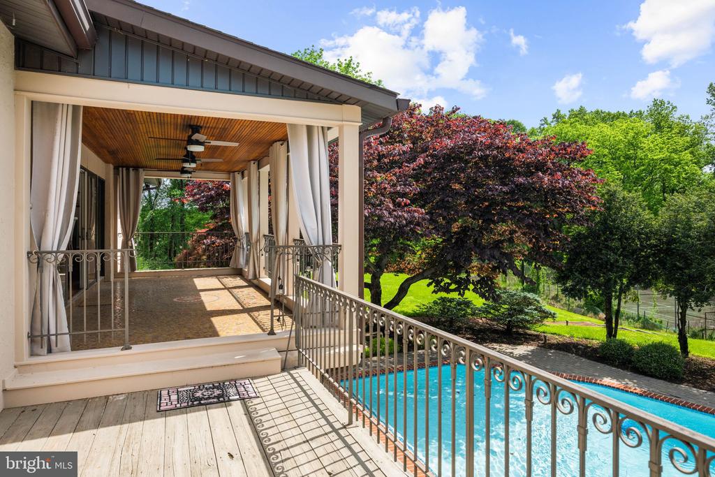 18 MANOR BROOK ROAD