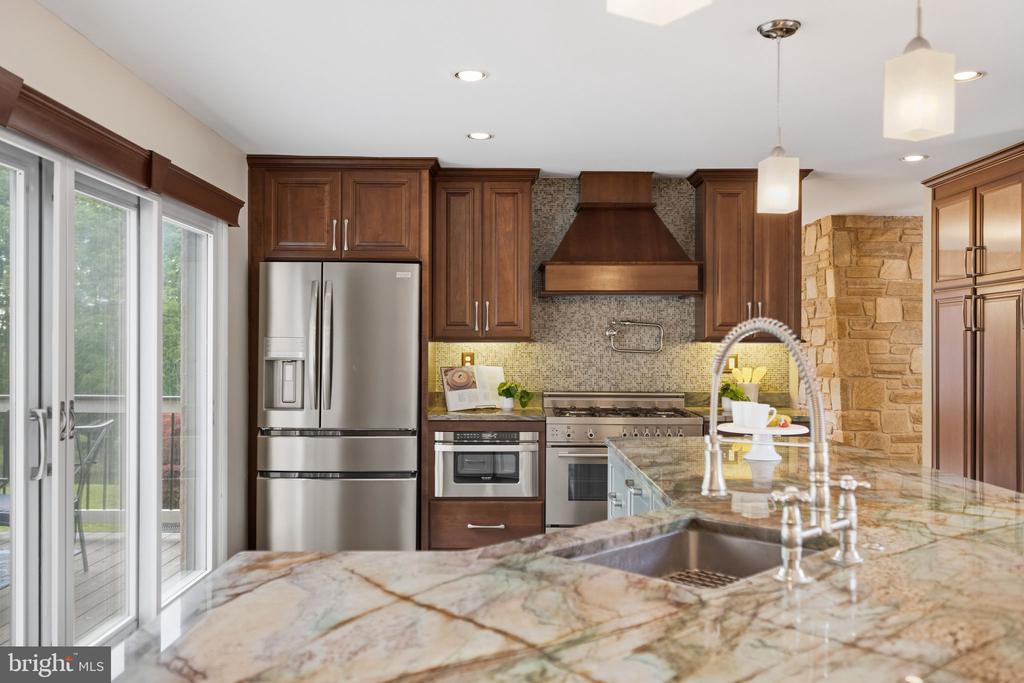 18 MANOR BROOK ROAD