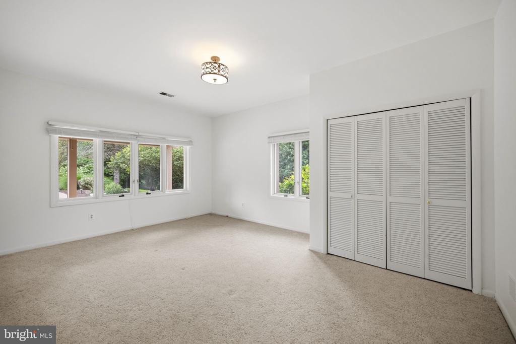 18 MANOR BROOK ROAD
