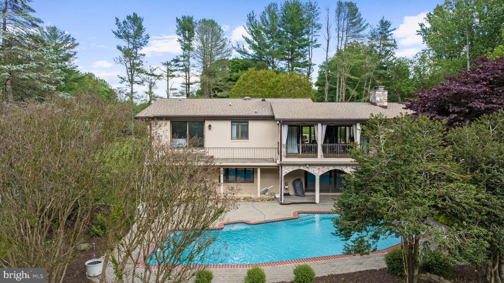18 MANOR BROOK ROAD