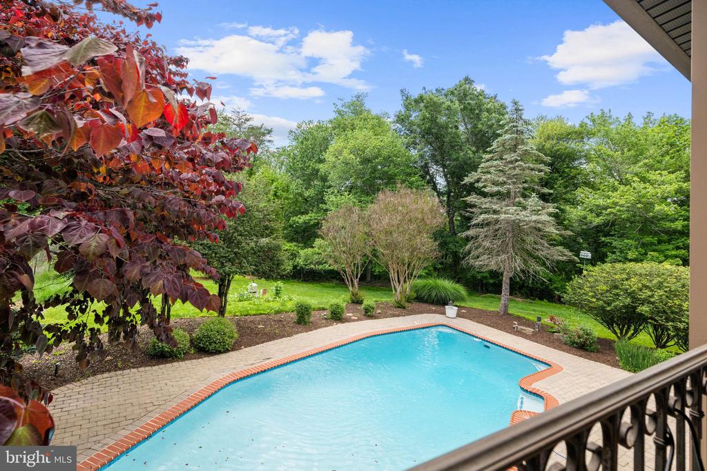 18 MANOR BROOK ROAD