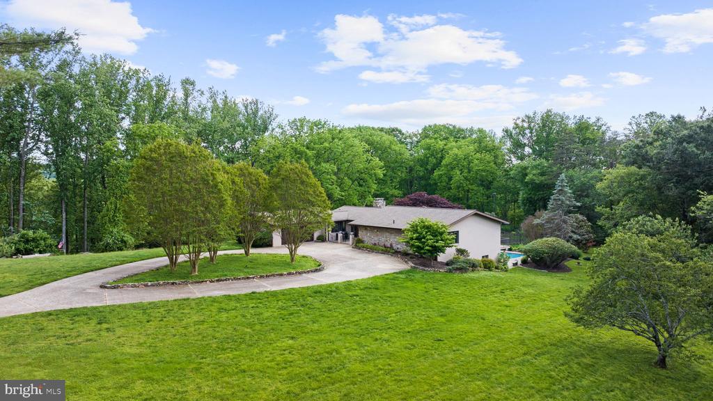 18 MANOR BROOK ROAD