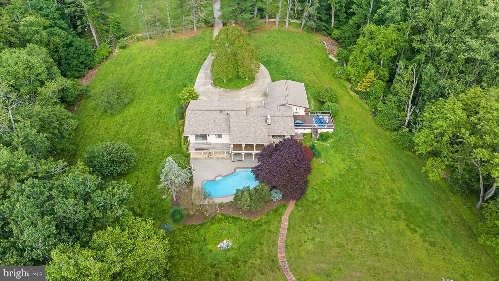 18 MANOR BROOK ROAD