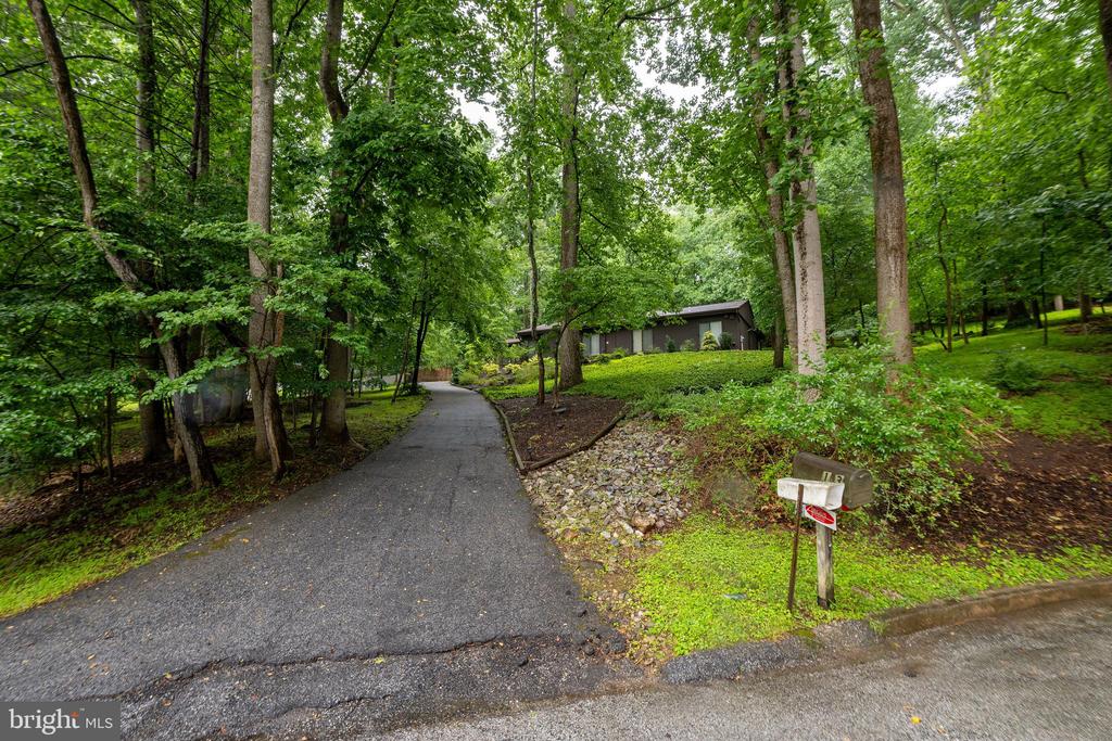 13 BRIDLEWOOD COURT