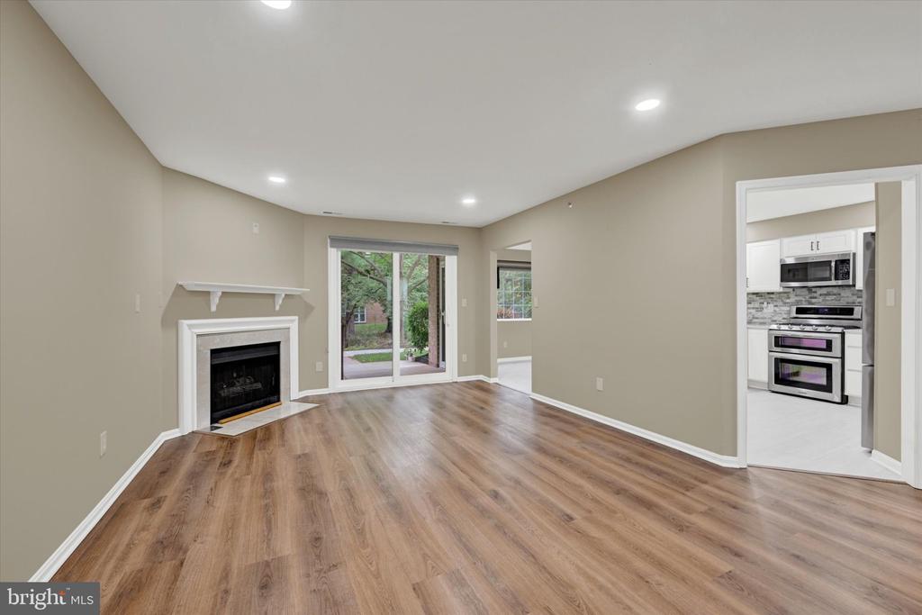 414 ROCKFLEET ROAD Unit: 102