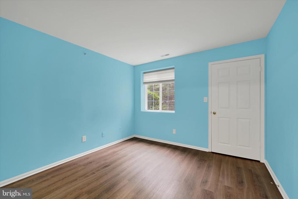414 ROCKFLEET ROAD Unit: 102