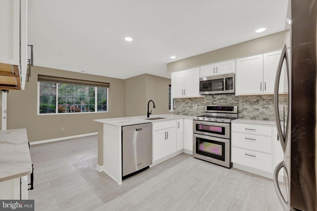 414 ROCKFLEET ROAD Unit: 102