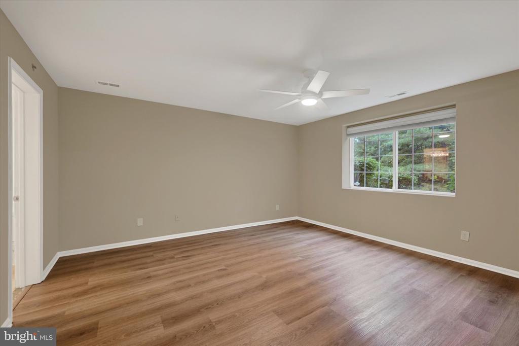 414 ROCKFLEET ROAD Unit: 102