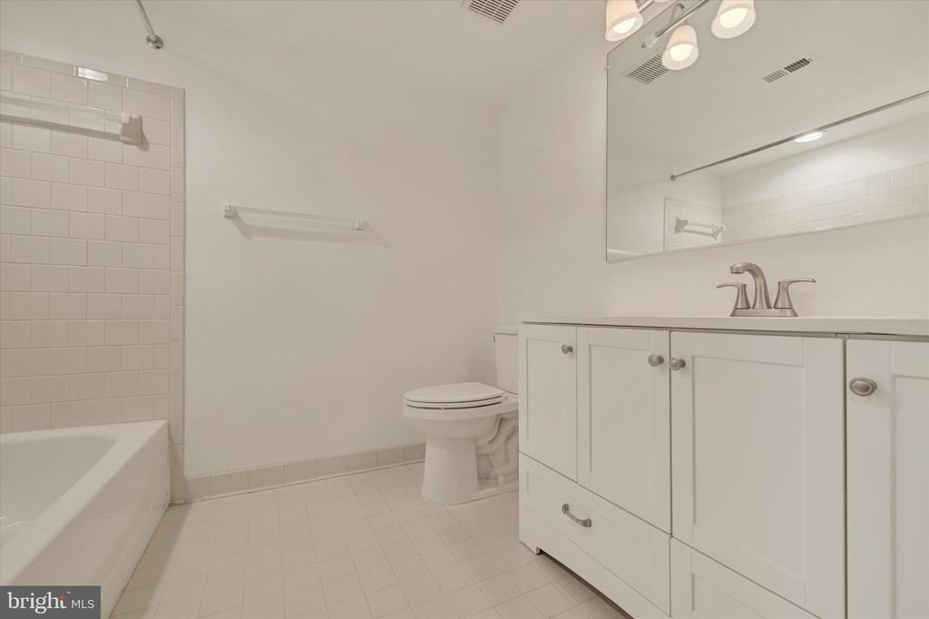 414 ROCKFLEET ROAD Unit: 102