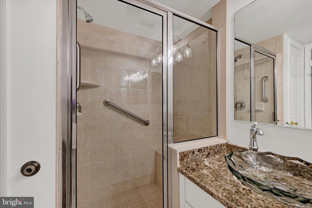 414 ROCKFLEET ROAD Unit: 102