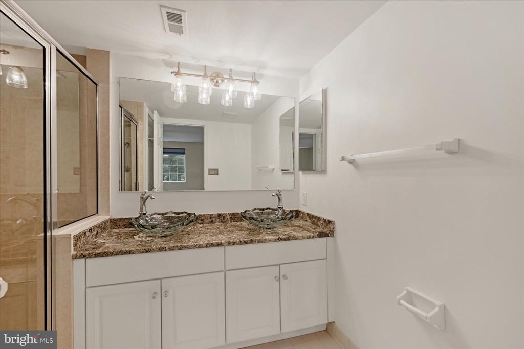 414 ROCKFLEET ROAD Unit: 102