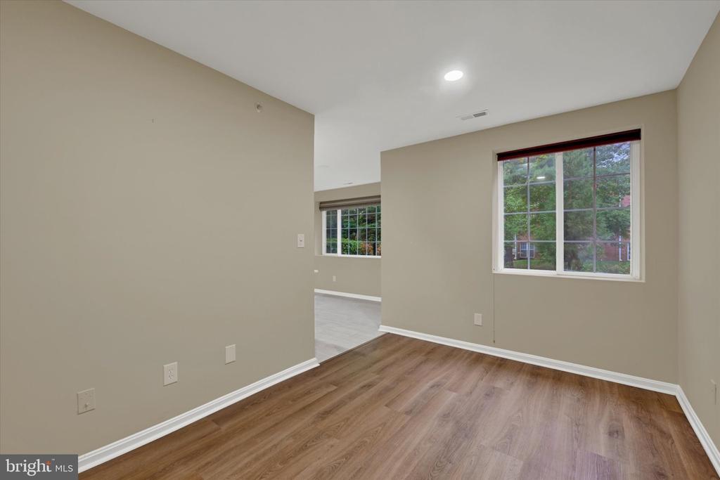 414 ROCKFLEET ROAD Unit: 102