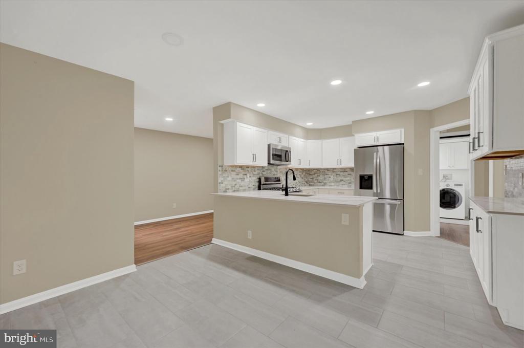 414 ROCKFLEET ROAD Unit: 102