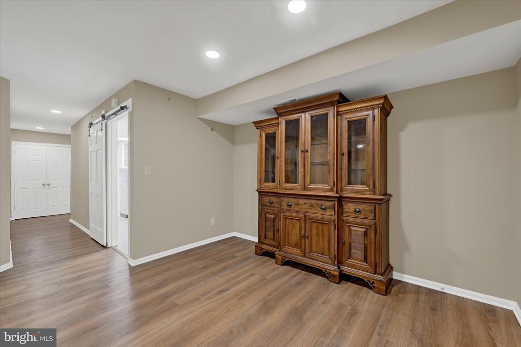 414 ROCKFLEET ROAD Unit: 102