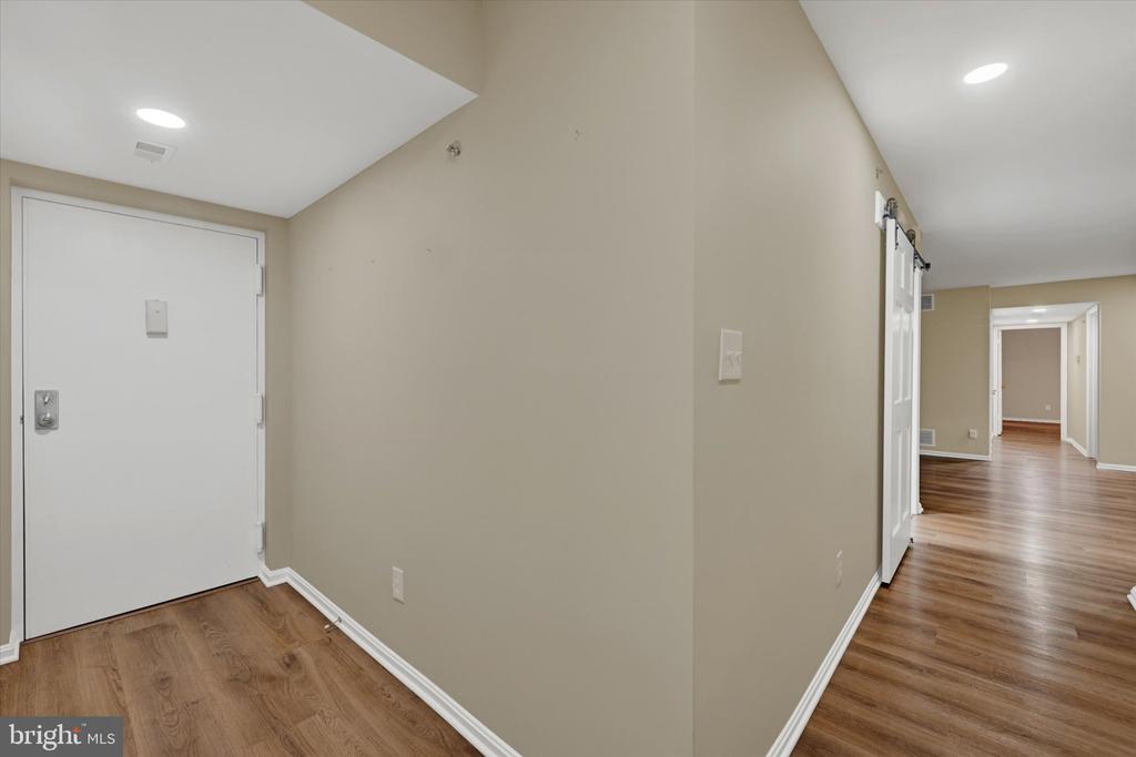 414 ROCKFLEET ROAD Unit: 102