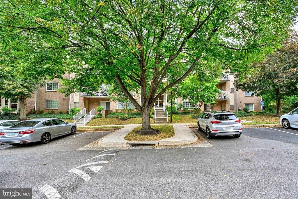 414 ROCKFLEET ROAD Unit: 102