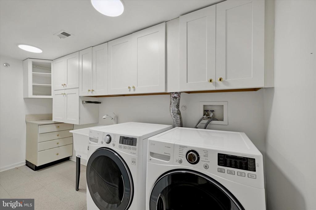 414 ROCKFLEET ROAD Unit: 102