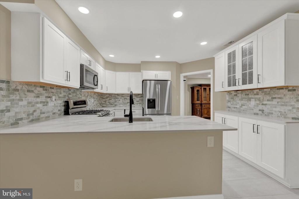 414 ROCKFLEET ROAD Unit: 102