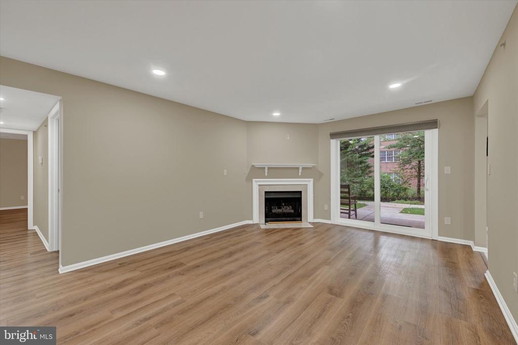 414 ROCKFLEET ROAD Unit: 102