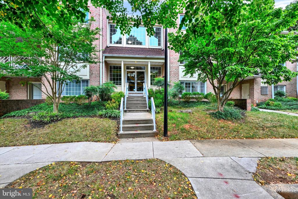 414 ROCKFLEET ROAD Unit: 102