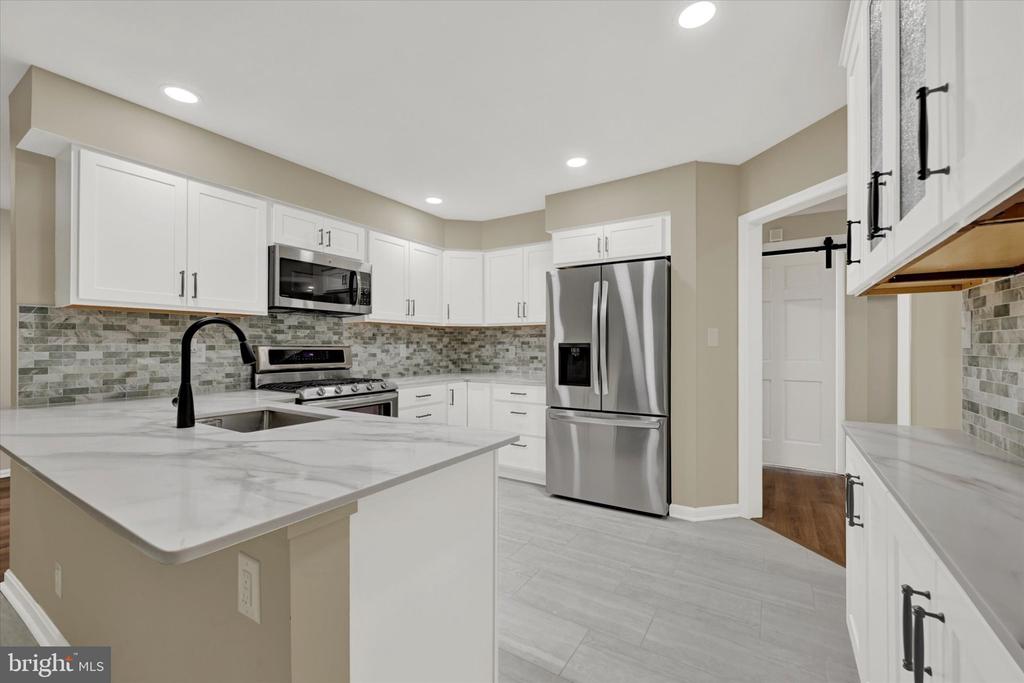 414 ROCKFLEET ROAD Unit: 102