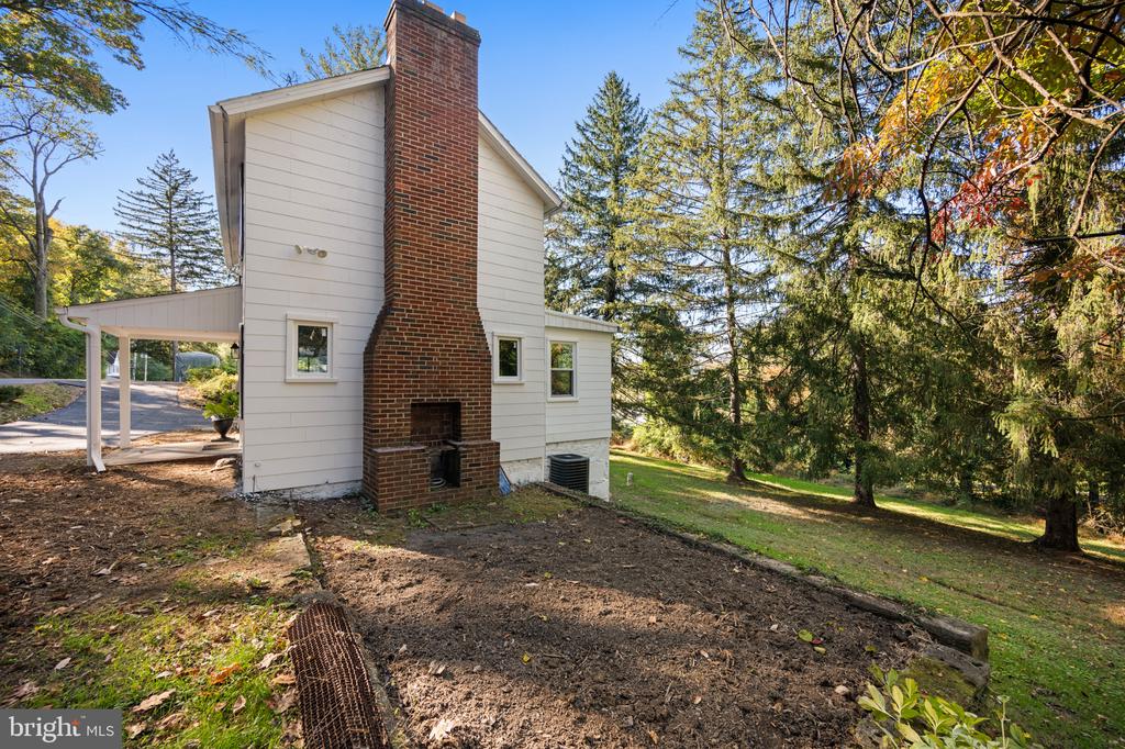 1824 HILLSIDE ROAD