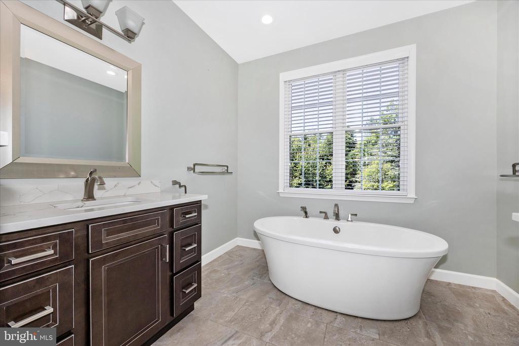 1510 LOCKSLEY LANE