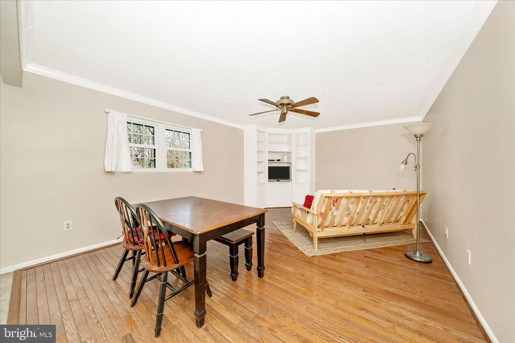 5623 ROUNDTREE LANE