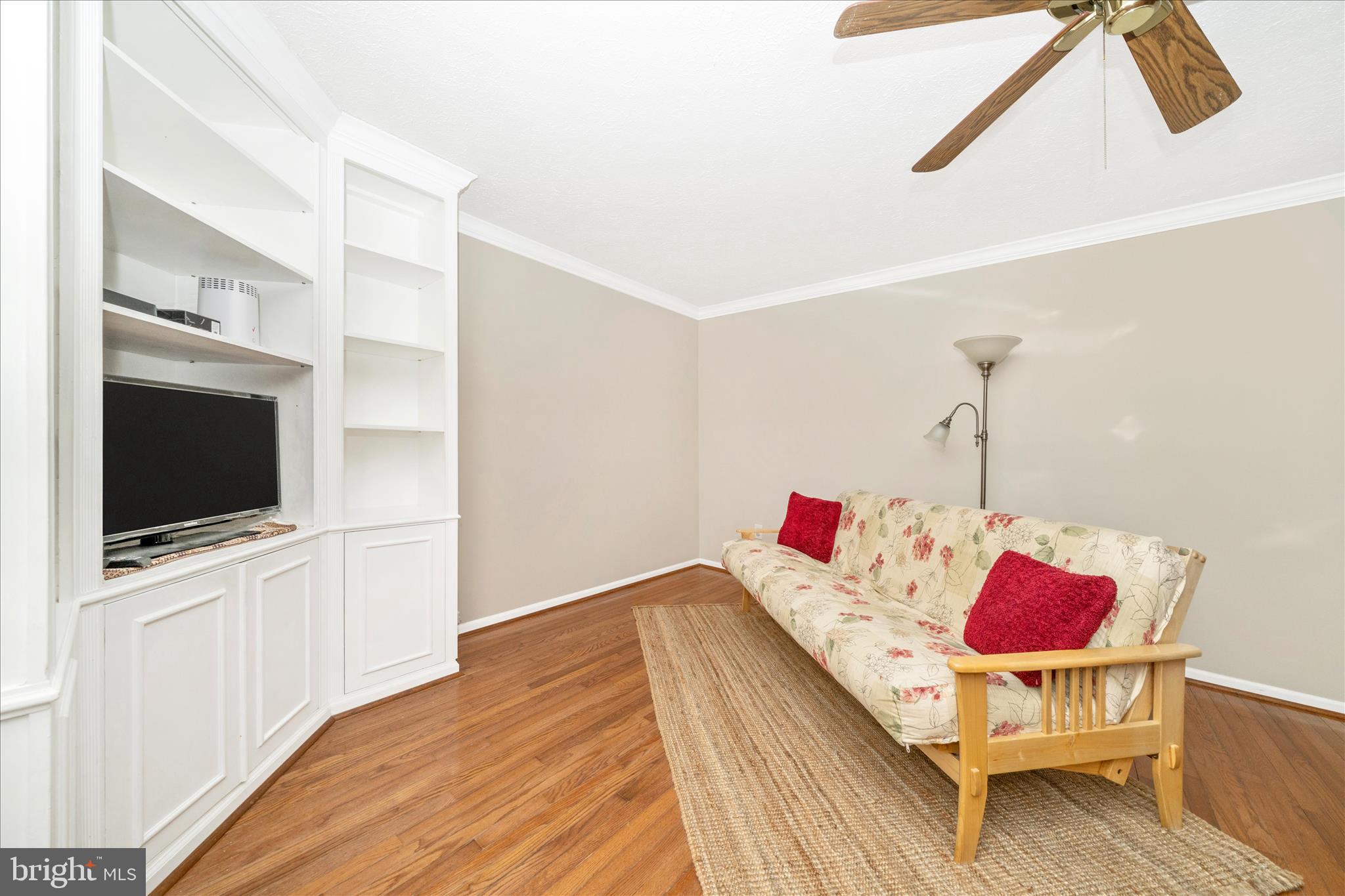 5623 ROUNDTREE LANE
