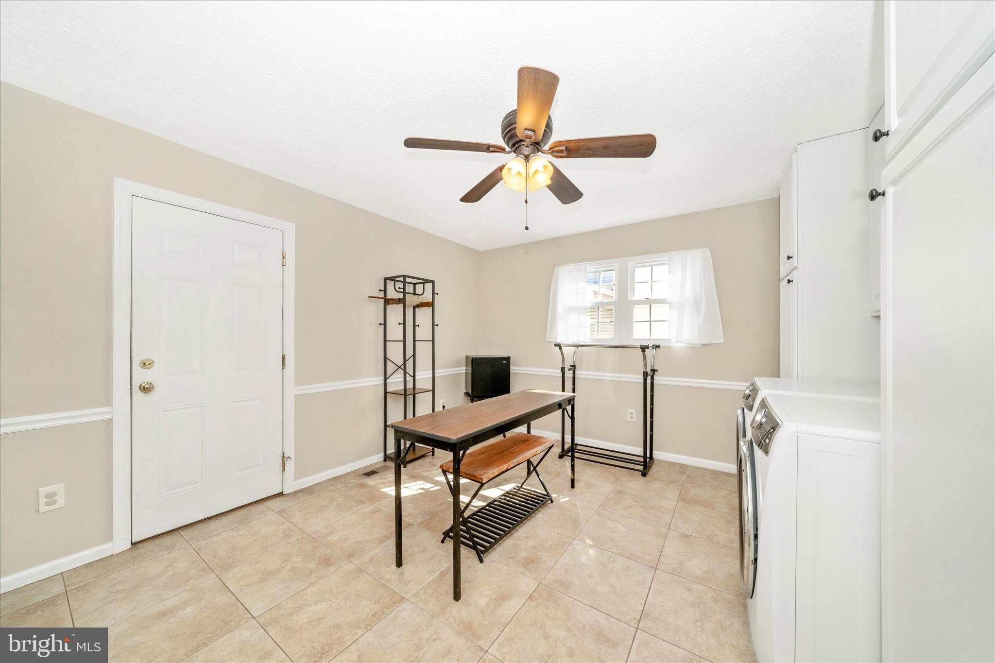 5623 ROUNDTREE LANE